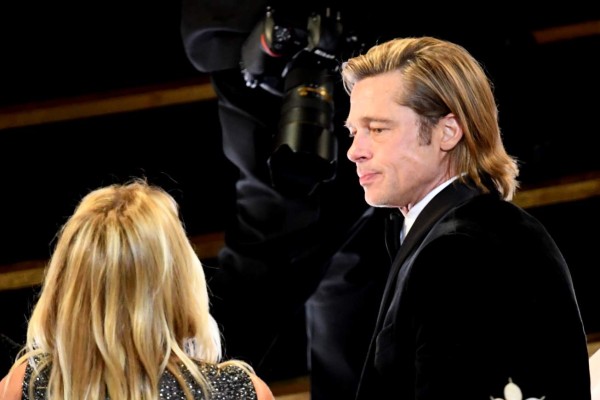 Brad Pitt captado junto a misteriosa rubia en los Premios Óscar 2020