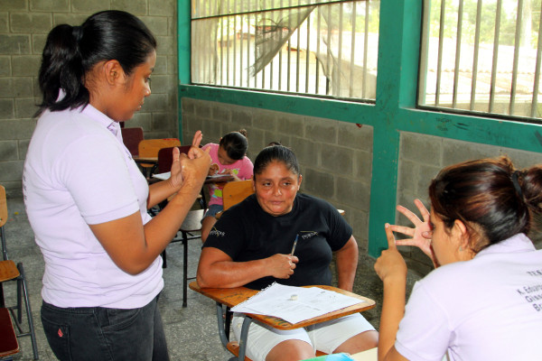 Abren oportunidades a alfabetizados