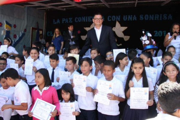 Más de dos millones de niños inician clases hoy