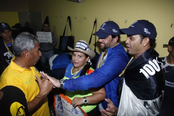 Festejo de campeón del Honduras Progreso en el que se valía beber