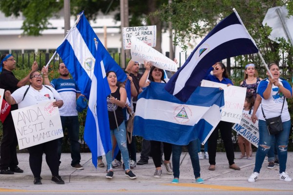 Nicaragüenses piden a la OEA que condene la 'dictadura genocida' de Ortega
