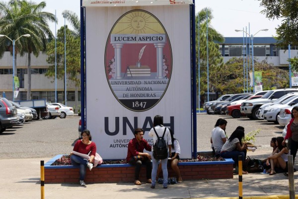 Unos 8,000 estudiantes buscan cupo para primer período de la Unah