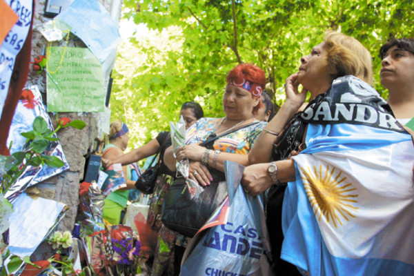 Una multitud despide al cantante Sandro