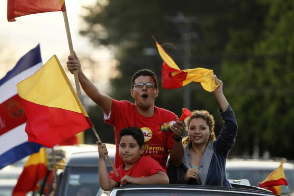 Opositor arrolla con 78% en elección presidencial de Costa Rica