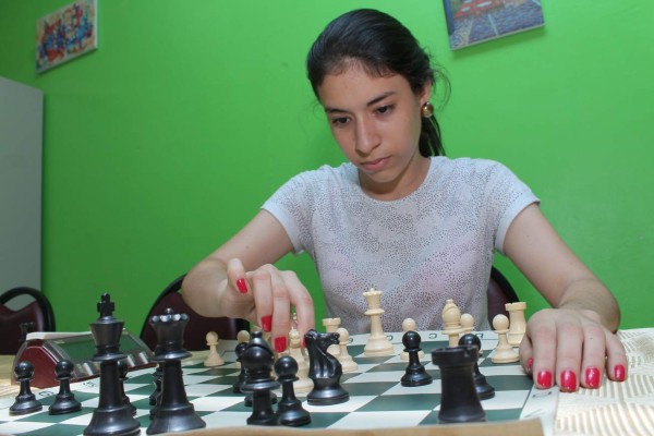 Talentosa ajedrecista busca patrocinio para ir al mundial de Azerbaiyán