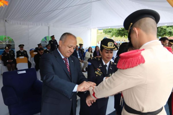 Ascensos: Nuevos subinspectores son juramentados al servicio de Honduras