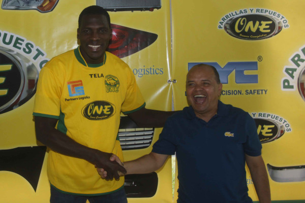 Javier Estupiñán firmó con el Parrillas One