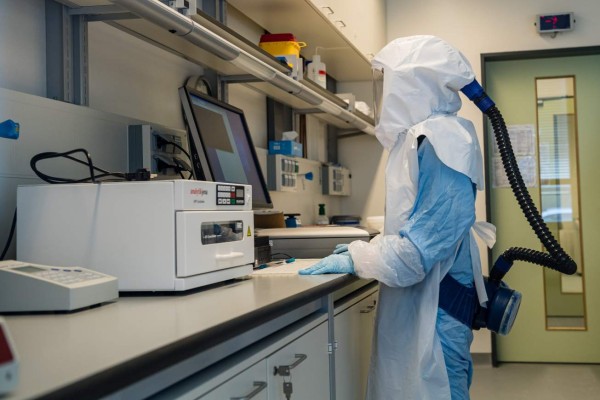 China admite por primera vez que coronavirus reveló 'lagunas' en su sistema de salud