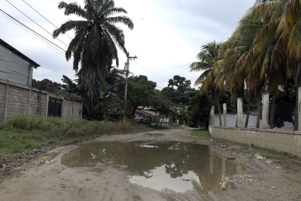 Calles de Calpules parecen lagunas cuando llueve