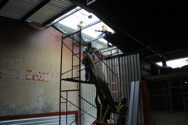 Realizan reparaciones en el mercado Medina