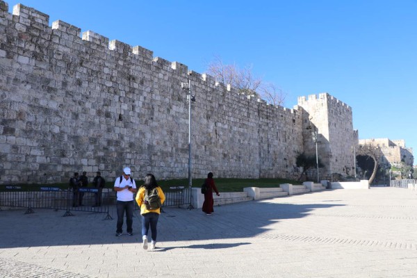Siguen los pasos de Jesús en la Vieja Jerusalén