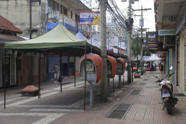 La peatonal de San Pedro Sula entre ruinas, la pestilencia y desorden