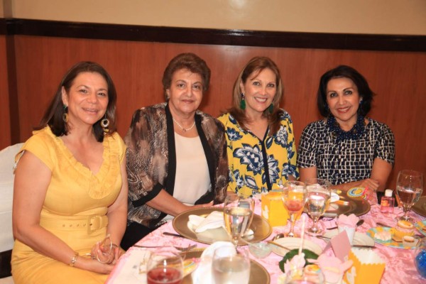 Fiesta maternal para María Fernanda Vivas