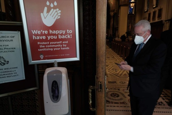 Trump autoriza a las iglesias a reabrir sus puertas 'ahora mismo'