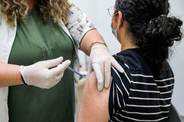 Recuperados de covid 19 solo necesitan una dosis de vacuna, según estudio