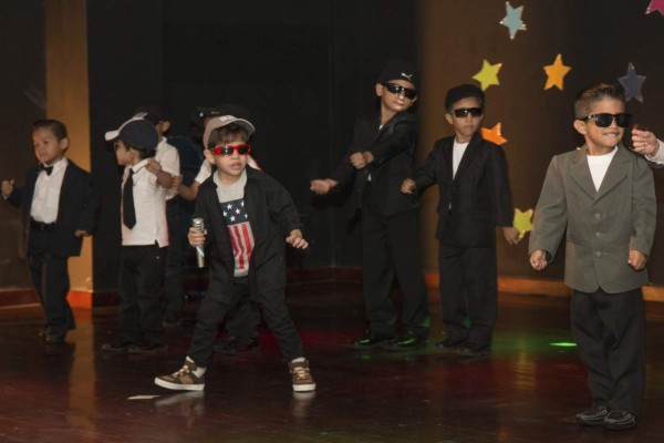 Música, baile y talento en el show de fonomímica del CCS