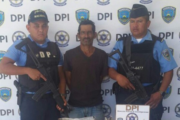 Capturan a hombre con supuesta droga en Santa Rosa de Copán