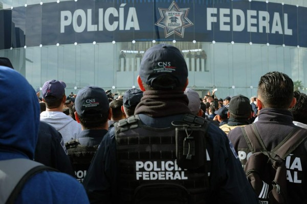 Policías se manifiestan contra la Guardia Nacional en la Ciudad de México