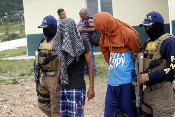 Caen reclutadores de colegiales en Tegucigalpa