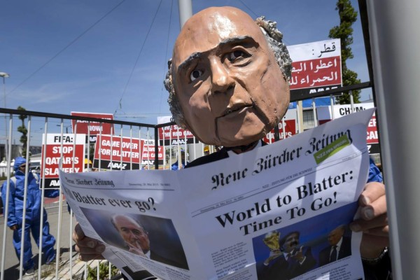 La prensa mundial pide la cabeza de Joseph Blatter