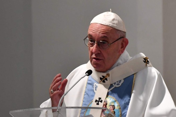 El Papa reconoce que la Iglesia está 'herida por su pecado'