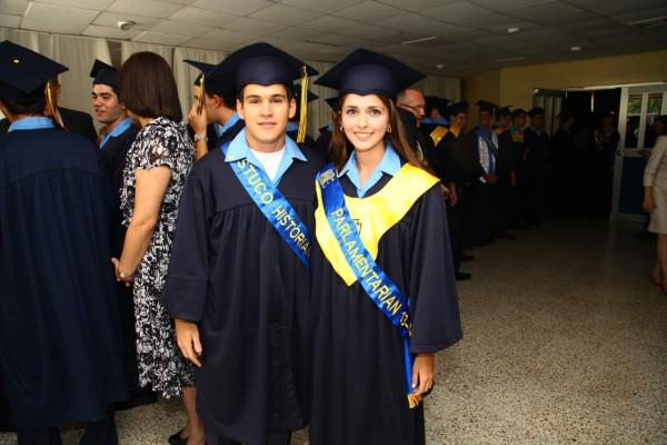 Alumnos de la Escuela Internacional Sampedrana se gradúan