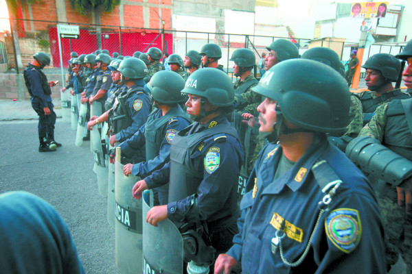 Policía detiene a 40 durante los comicios de Honduras
