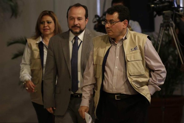 Tribunal electoral salvadoreño reconoce 'error' en escrutinio de elecciones&nbsp;&nbsp;