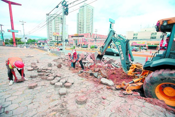 Alcaldía de Tegucigalpa exige liberar vía pública en ejes para el Trans 450