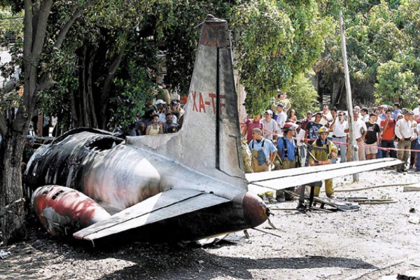 Accidente aéreo deja al menos 9 muertos