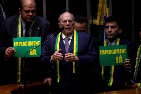 Lula insiste que proceso contra Dilma es un 'golpe”