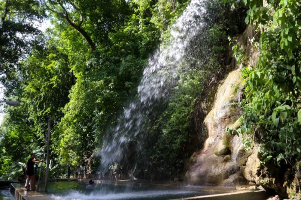 Balneario SANTA LUCÍA. Le espera a cinco minutos del centro de Ilama donde disfrutará de aguas a temperaturas altas y frías. Abierto de lunes a domingo de 7:00 am. a 10:00 pm.