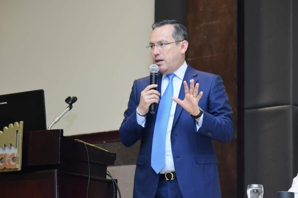 Marlon Tábora deja la Embajada en Washington para enfocarse en acuerdo con el FMI