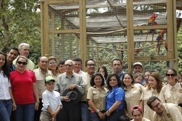 Algarabía en Copán tras liberación de 12 guaras rojas