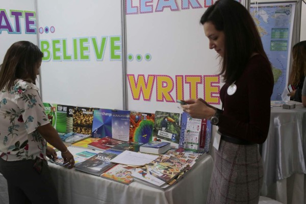 Honduras inaugura la primera Expo Feria 'Juntos Educamos'