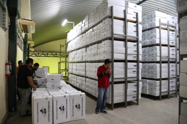 Hoy termina elaboración de más de 18,000 maletas electorales