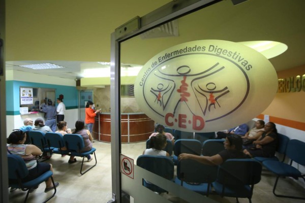 Utilizan nuevas técnicas para extirpar cáncer de estómago