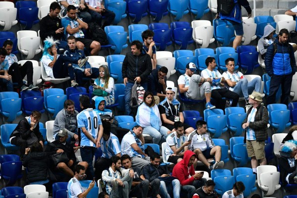 La FIFA multa a Argentina con 91,000 euros por mal conducta de sus aficionados