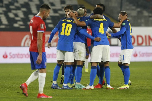 Brasil derrotó a Chile y se afianza en la cima de las eliminatorias de Conmebol