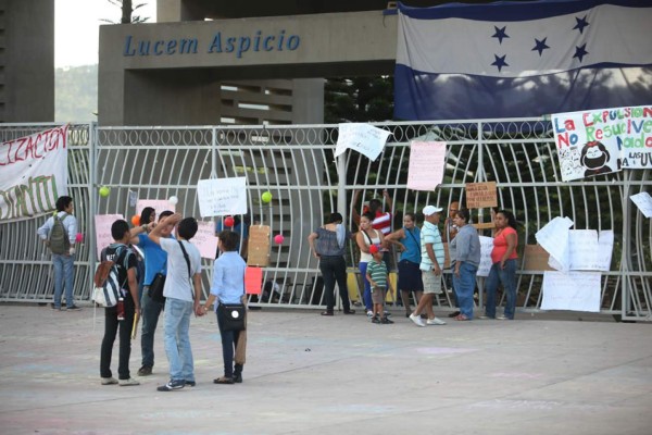 Estudiantes de la Unah en Tegucigalpa dejan las intalaciones pacíficamente