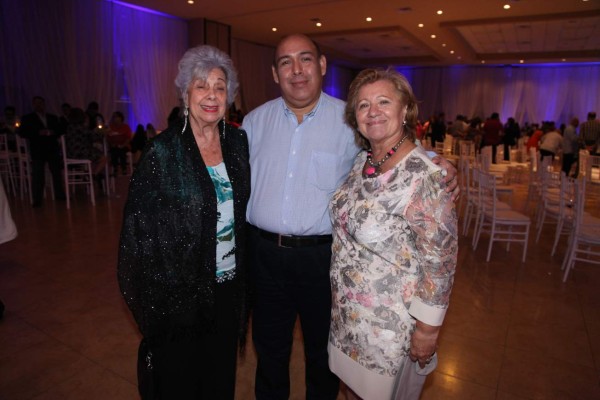 La Ccic entrega el premio Ciudadanos Ejemplares 2016