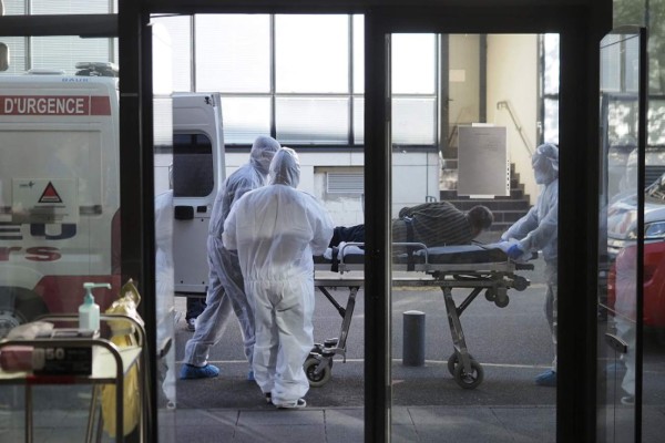 Francia pone en toque de queda a 46 millones de personas por pandemia