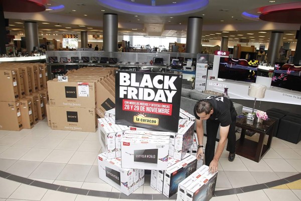 Fiebre de la Black Week invade a capitalinos