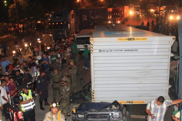 Conductor de pick up muere tras caerle contenedor