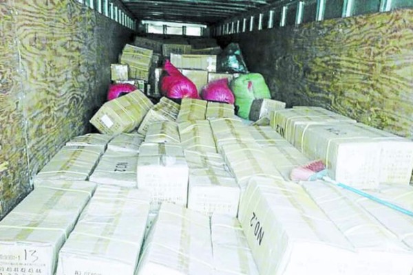 Cae empleado de la DEI por contrabando