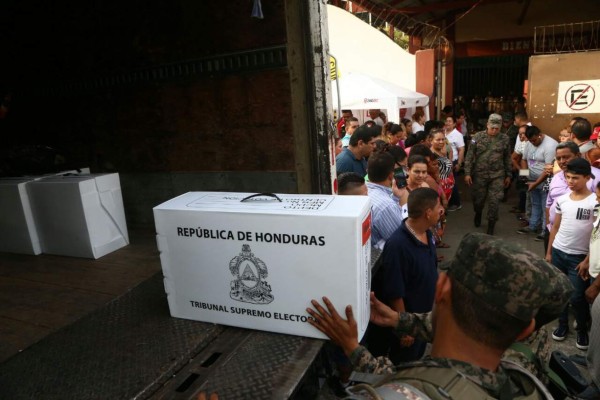 Con incidencias los sampedranos comienzan a votar