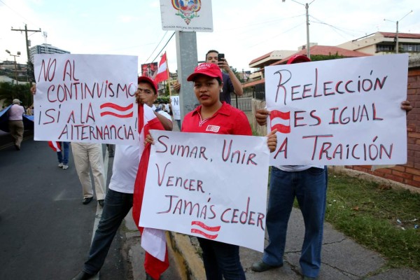 Oposición sale a las calles en contra de la reelección
