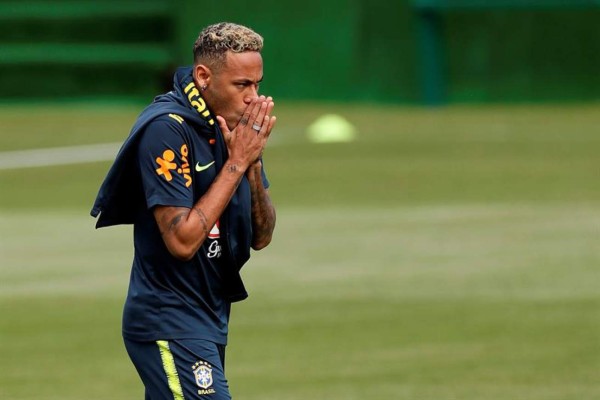 Alarma en Brasil: Neymar abandona el entrenamiento por dolor en el tobillo