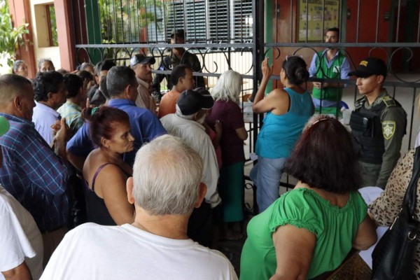 Brigadas para entrega de cédulas van a otros centros