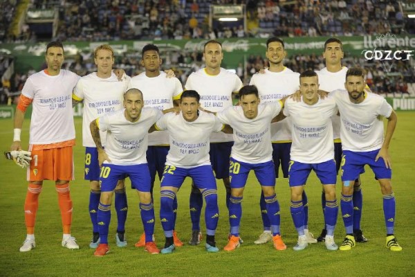 El Cádiz CF sacó un triunfo agónico ante Racing de Santander en debut del 'Choco' Lozano
